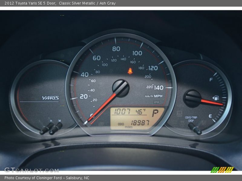 Classic Silver Metallic / Ash Gray 2012 Toyota Yaris SE 5 Door