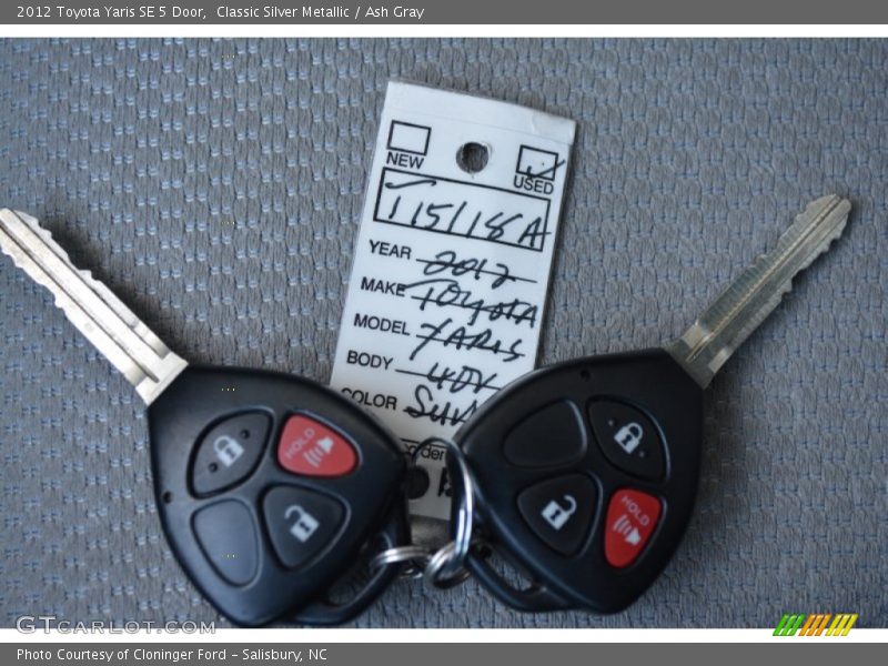 Classic Silver Metallic / Ash Gray 2012 Toyota Yaris SE 5 Door