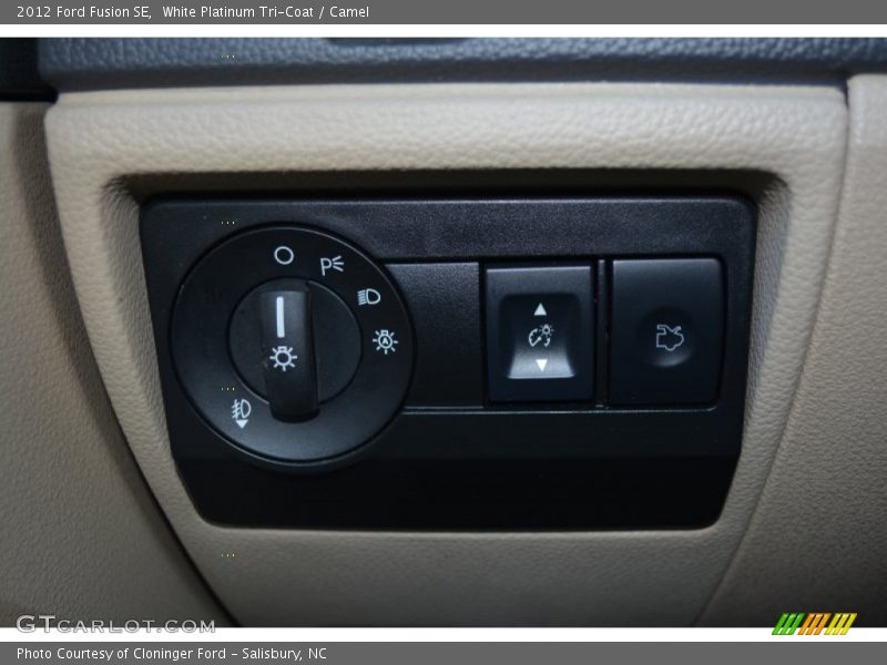 White Platinum Tri-Coat / Camel 2012 Ford Fusion SE