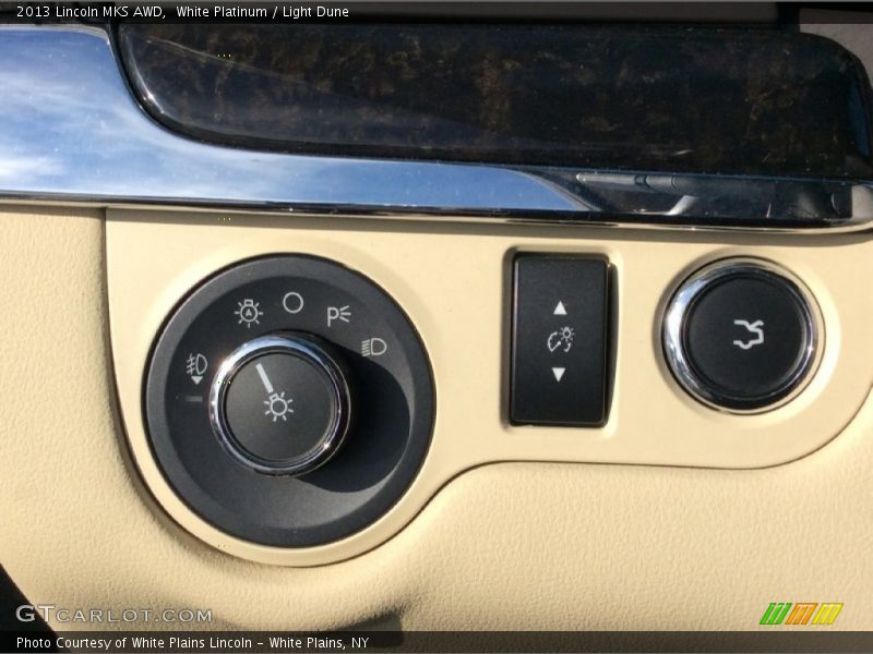 White Platinum / Light Dune 2013 Lincoln MKS AWD
