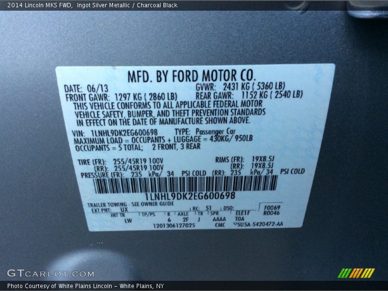 Ingot Silver Metallic / Charcoal Black 2014 Lincoln MKS FWD