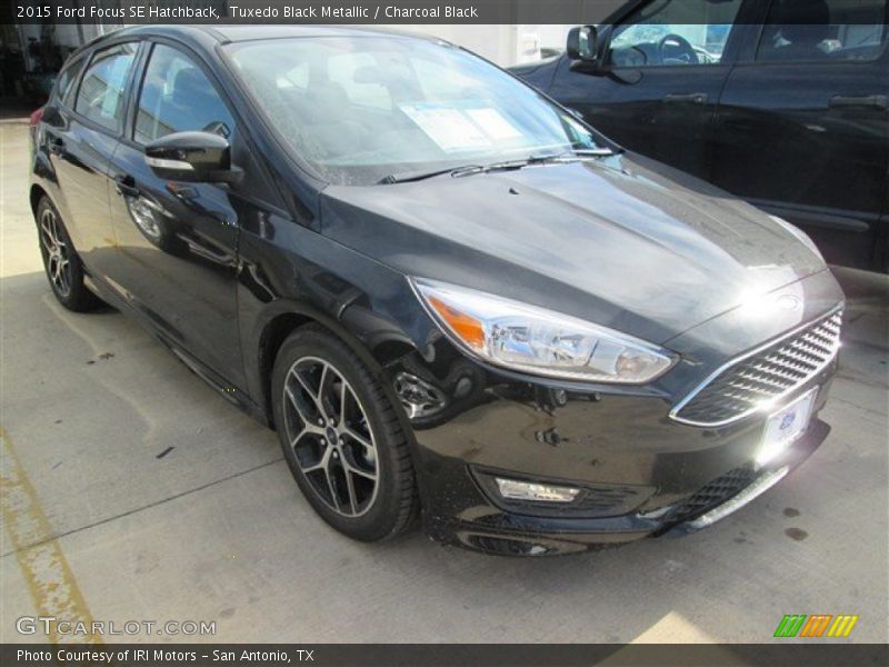 Tuxedo Black Metallic / Charcoal Black 2015 Ford Focus SE Hatchback