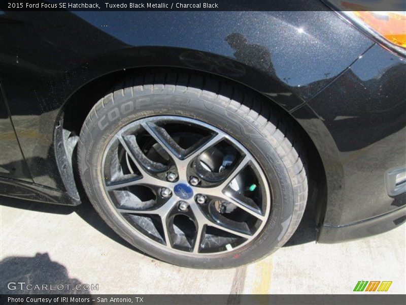 Tuxedo Black Metallic / Charcoal Black 2015 Ford Focus SE Hatchback