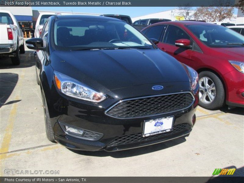 Tuxedo Black Metallic / Charcoal Black 2015 Ford Focus SE Hatchback