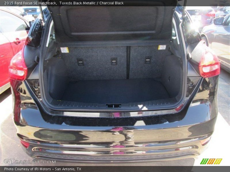 Tuxedo Black Metallic / Charcoal Black 2015 Ford Focus SE Hatchback