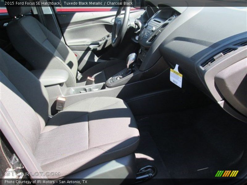 Tuxedo Black Metallic / Charcoal Black 2015 Ford Focus SE Hatchback