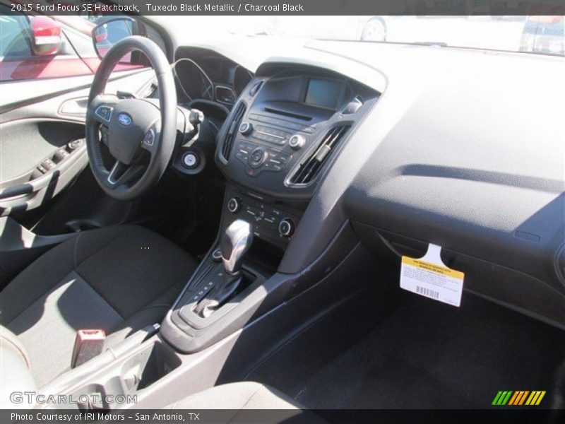 Tuxedo Black Metallic / Charcoal Black 2015 Ford Focus SE Hatchback