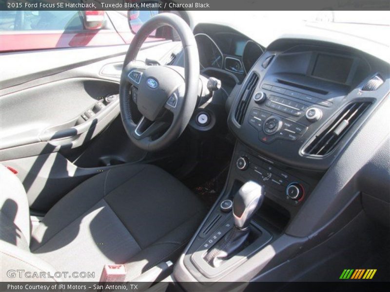 Tuxedo Black Metallic / Charcoal Black 2015 Ford Focus SE Hatchback