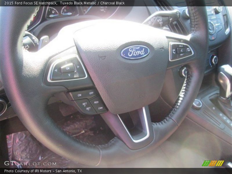 Tuxedo Black Metallic / Charcoal Black 2015 Ford Focus SE Hatchback