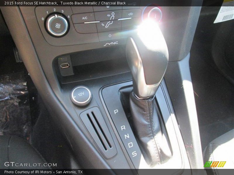 Tuxedo Black Metallic / Charcoal Black 2015 Ford Focus SE Hatchback