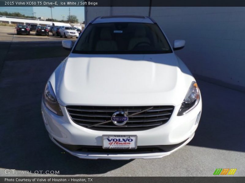 Ice White / Soft Beige 2015 Volvo XC60 T5 Drive-E