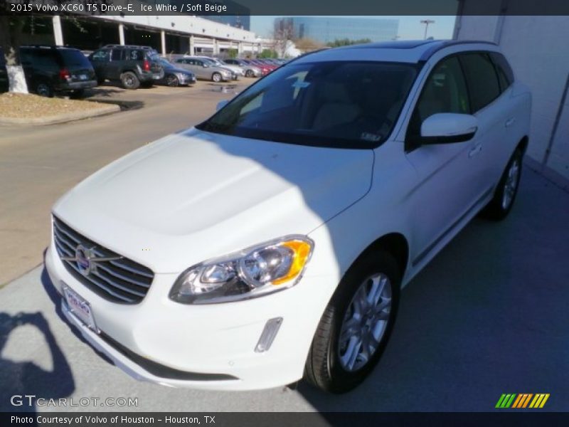 Ice White / Soft Beige 2015 Volvo XC60 T5 Drive-E