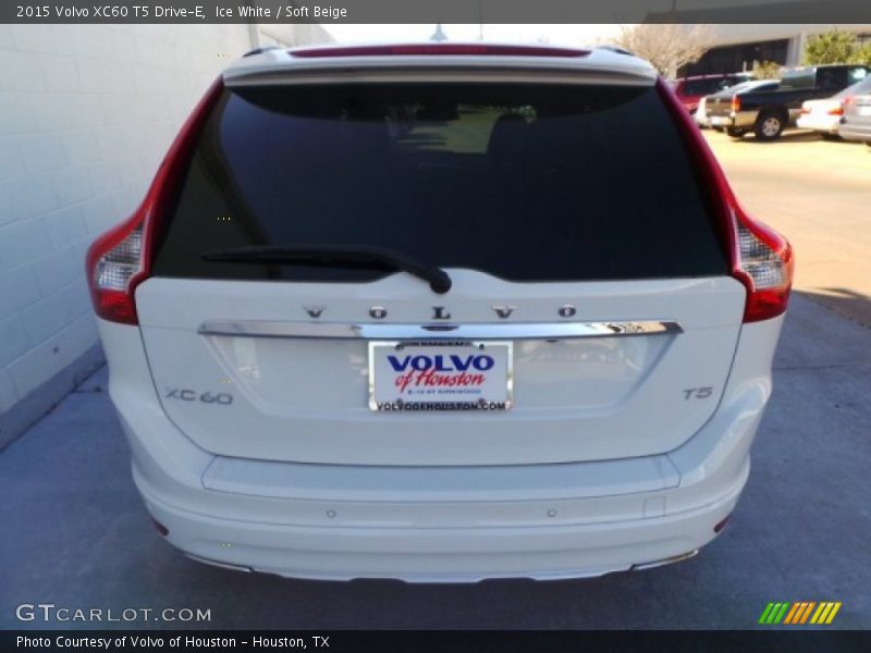 Ice White / Soft Beige 2015 Volvo XC60 T5 Drive-E