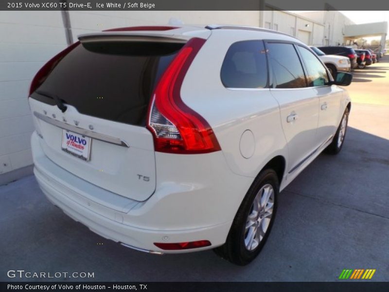 Ice White / Soft Beige 2015 Volvo XC60 T5 Drive-E