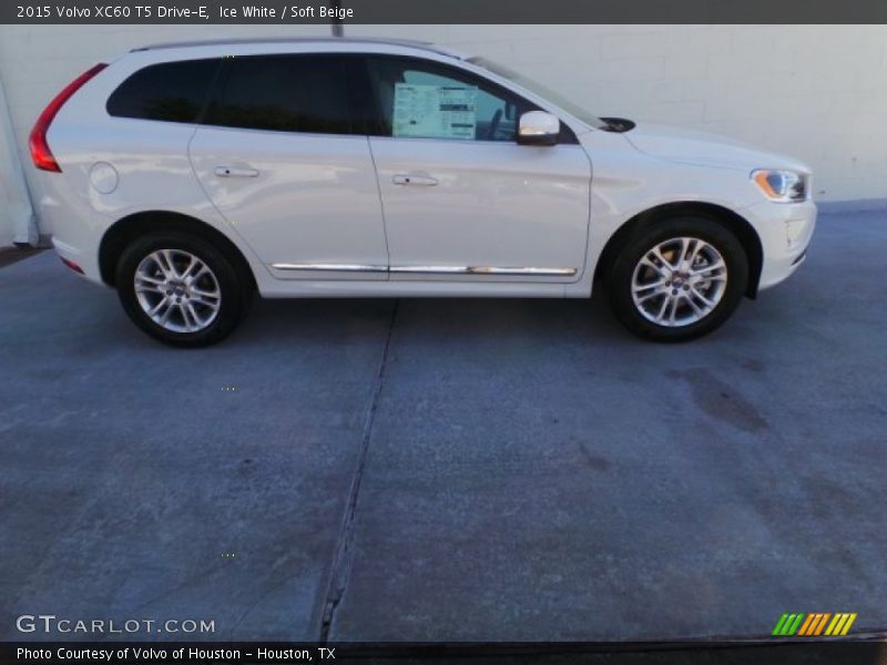 Ice White / Soft Beige 2015 Volvo XC60 T5 Drive-E