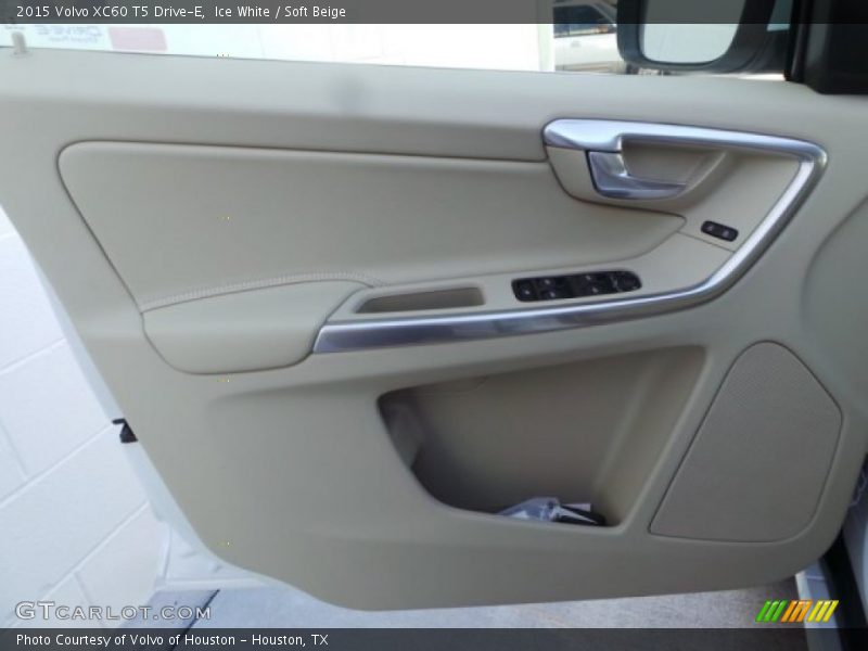 Ice White / Soft Beige 2015 Volvo XC60 T5 Drive-E
