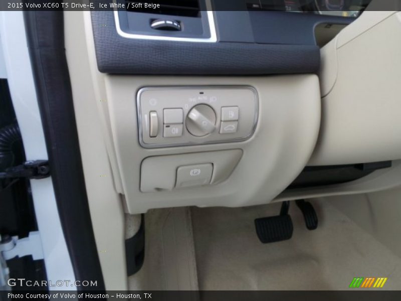 Ice White / Soft Beige 2015 Volvo XC60 T5 Drive-E