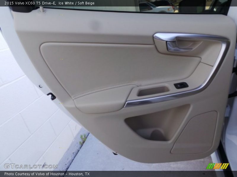 Ice White / Soft Beige 2015 Volvo XC60 T5 Drive-E