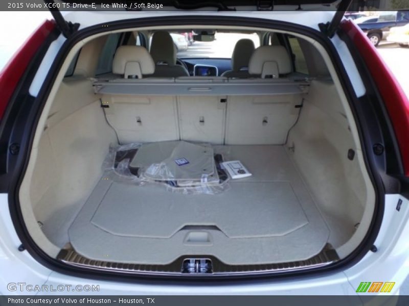 Ice White / Soft Beige 2015 Volvo XC60 T5 Drive-E