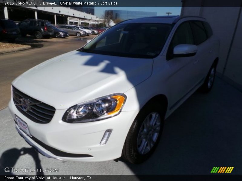 Crystal White Metallic / Soft Beige 2015 Volvo XC60 T5 Drive-E