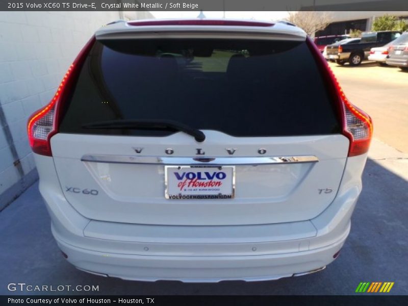 Crystal White Metallic / Soft Beige 2015 Volvo XC60 T5 Drive-E