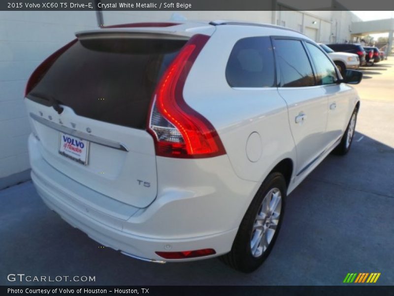 Crystal White Metallic / Soft Beige 2015 Volvo XC60 T5 Drive-E