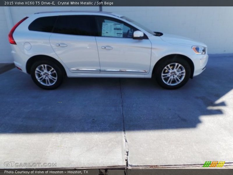 Crystal White Metallic / Soft Beige 2015 Volvo XC60 T5 Drive-E