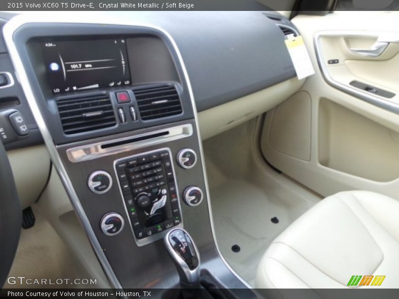 Crystal White Metallic / Soft Beige 2015 Volvo XC60 T5 Drive-E