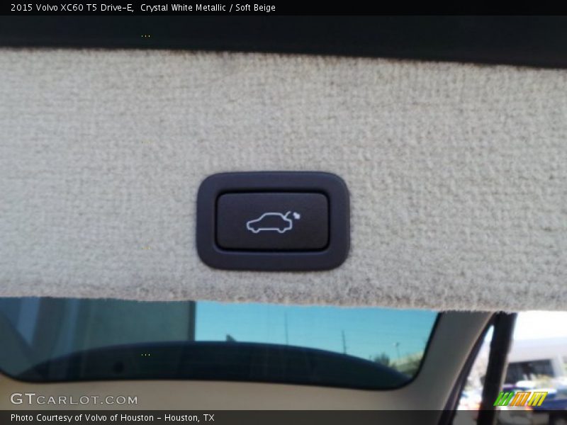 Crystal White Metallic / Soft Beige 2015 Volvo XC60 T5 Drive-E