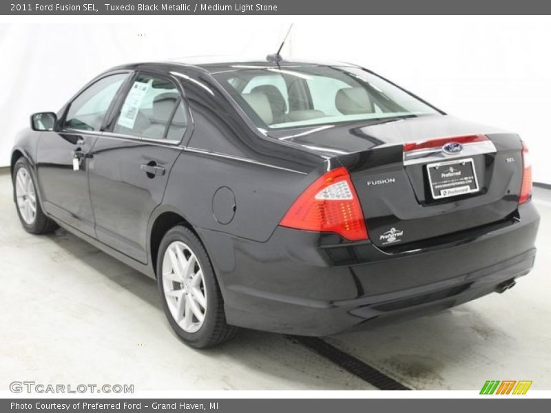 Tuxedo Black Metallic / Medium Light Stone 2011 Ford Fusion SEL