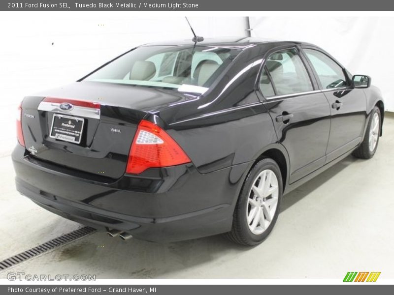 Tuxedo Black Metallic / Medium Light Stone 2011 Ford Fusion SEL