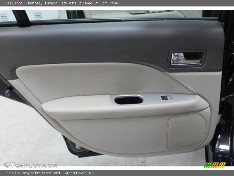 Tuxedo Black Metallic / Medium Light Stone 2011 Ford Fusion SEL