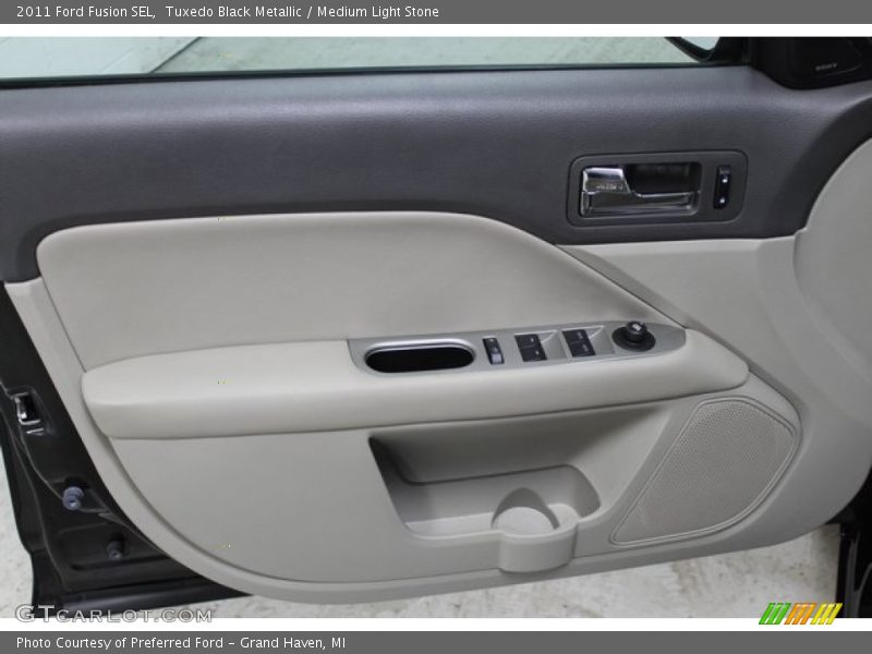 Tuxedo Black Metallic / Medium Light Stone 2011 Ford Fusion SEL
