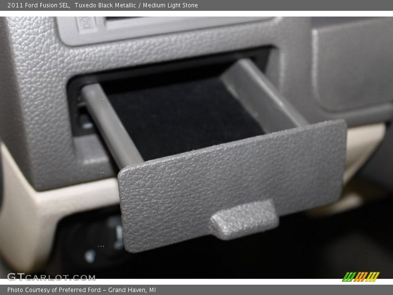 Tuxedo Black Metallic / Medium Light Stone 2011 Ford Fusion SEL