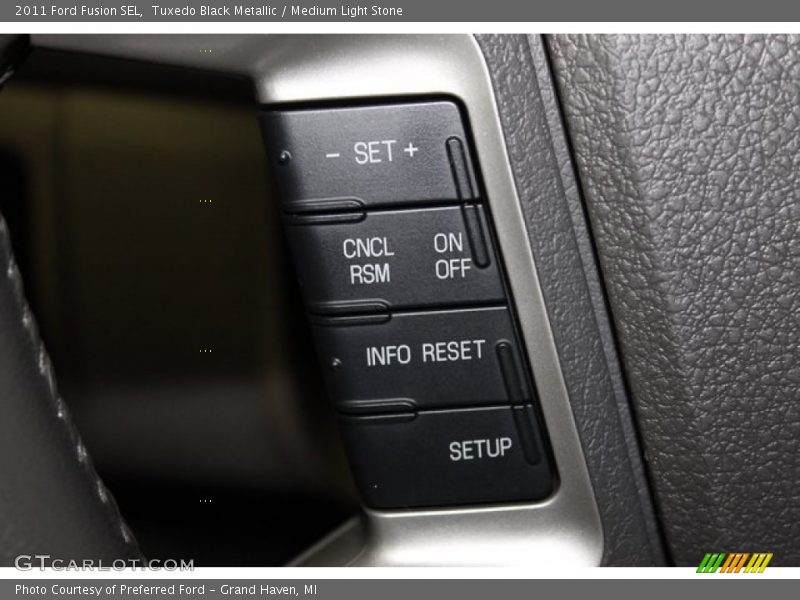 Tuxedo Black Metallic / Medium Light Stone 2011 Ford Fusion SEL