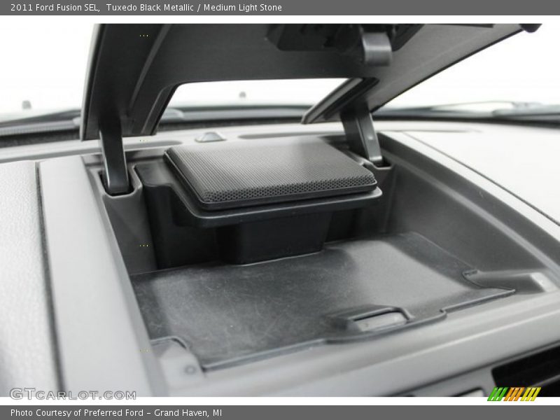 Tuxedo Black Metallic / Medium Light Stone 2011 Ford Fusion SEL