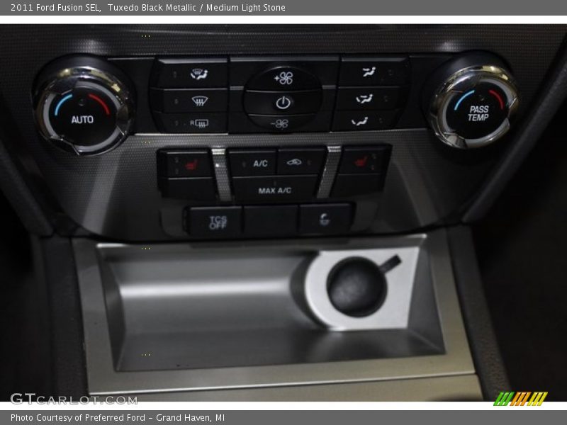 Tuxedo Black Metallic / Medium Light Stone 2011 Ford Fusion SEL