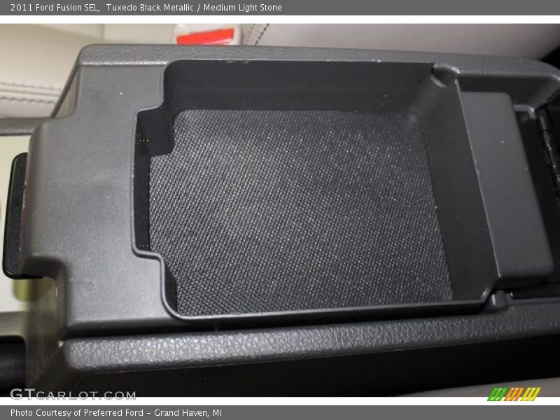 Tuxedo Black Metallic / Medium Light Stone 2011 Ford Fusion SEL