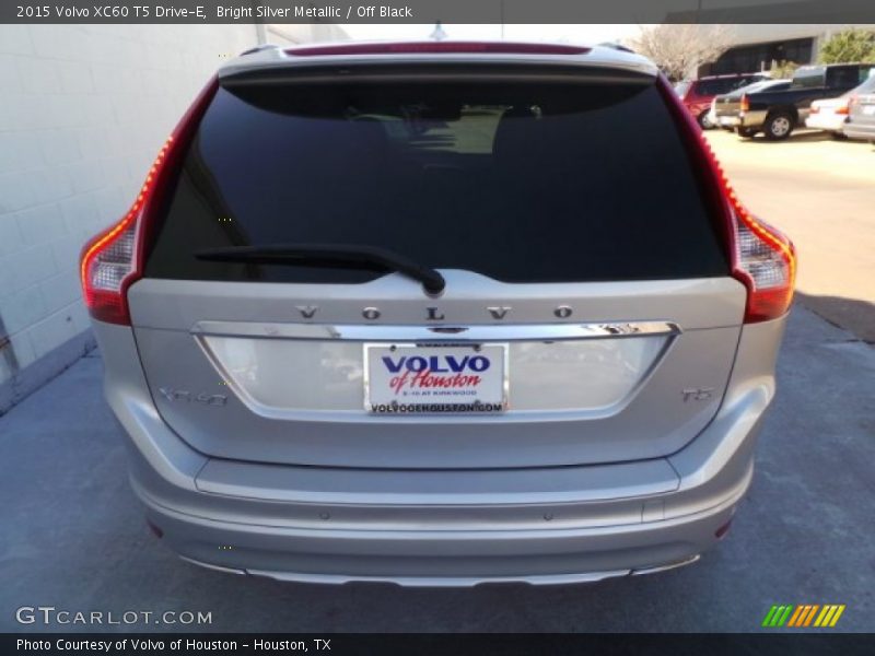Bright Silver Metallic / Off Black 2015 Volvo XC60 T5 Drive-E