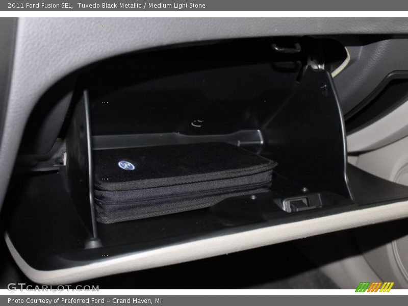 Tuxedo Black Metallic / Medium Light Stone 2011 Ford Fusion SEL