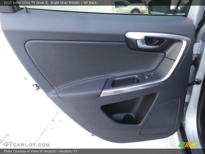 Bright Silver Metallic / Off Black 2015 Volvo XC60 T5 Drive-E