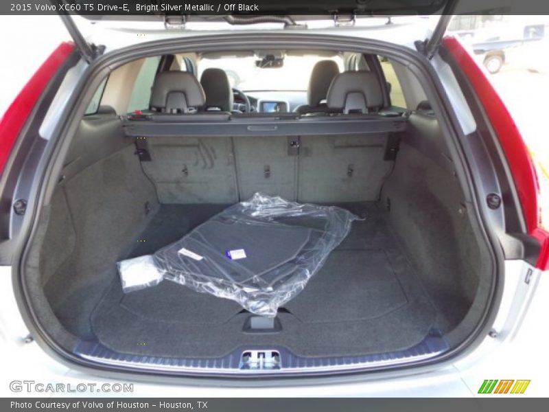Bright Silver Metallic / Off Black 2015 Volvo XC60 T5 Drive-E