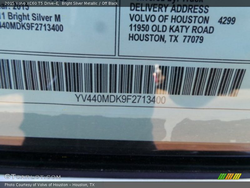 Bright Silver Metallic / Off Black 2015 Volvo XC60 T5 Drive-E