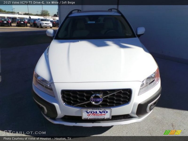Ice White / Soft Beige 2015 Volvo XC70 T5 Drive-E