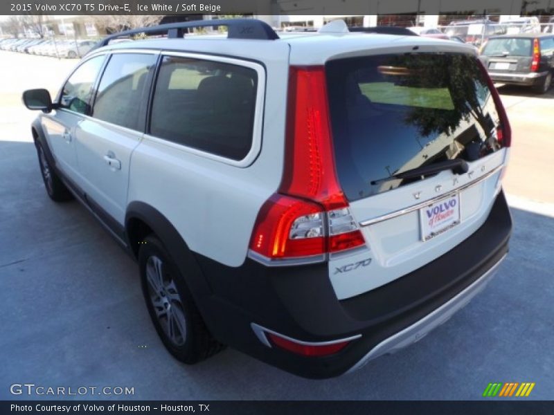 Ice White / Soft Beige 2015 Volvo XC70 T5 Drive-E