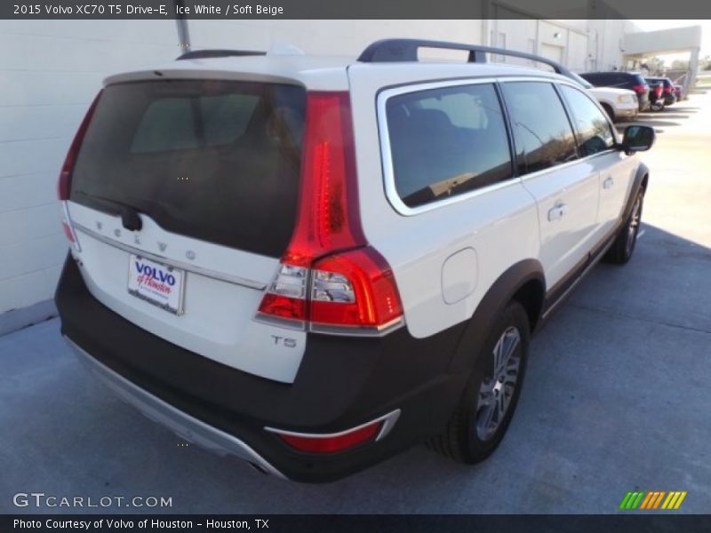 Ice White / Soft Beige 2015 Volvo XC70 T5 Drive-E