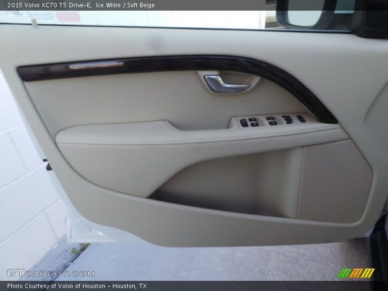 Ice White / Soft Beige 2015 Volvo XC70 T5 Drive-E