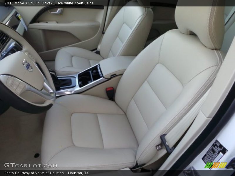 Front Seat of 2015 XC70 T5 Drive-E