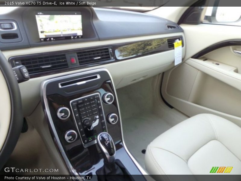 Ice White / Soft Beige 2015 Volvo XC70 T5 Drive-E