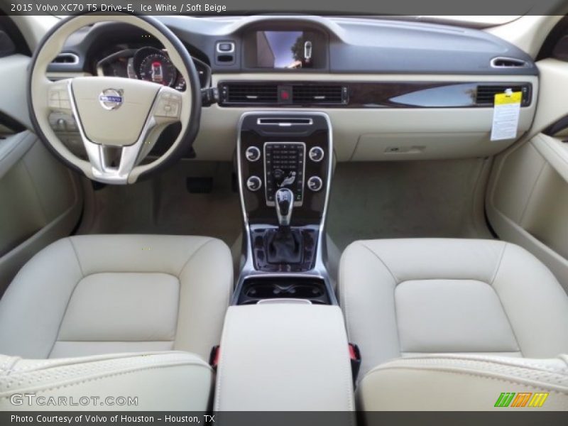 Dashboard of 2015 XC70 T5 Drive-E